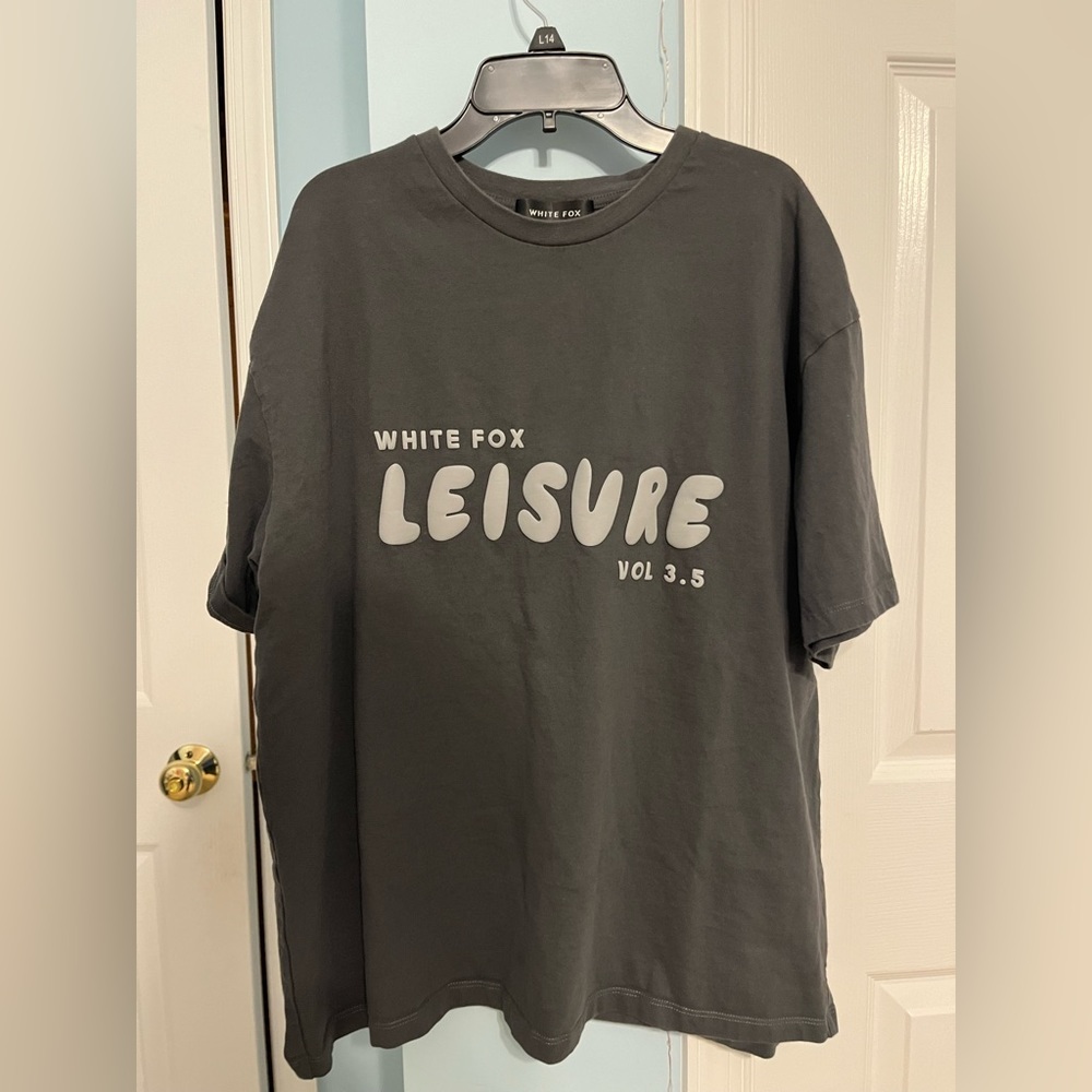 Oversized White Fox grey tee in M/L